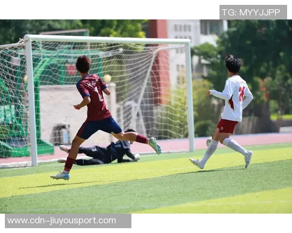 校园足球外聘教练助力青少年成长与技能提升的全新探索与实践