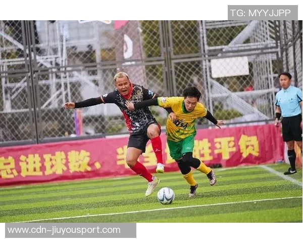 白鹤足球队奋勇争先展现团队精神与拼搏精神的精彩瞬间 白鹤足球队奋勇争先展现团队精神与拼搏精神的精彩瞬间