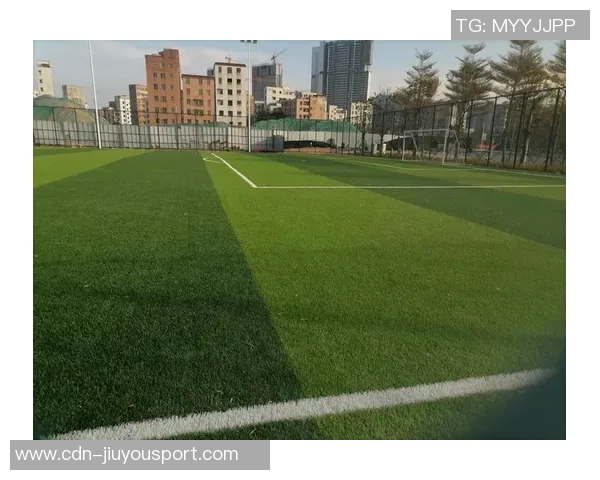 足球场建好助力青少年体育发展提升社区活力与凝聚力